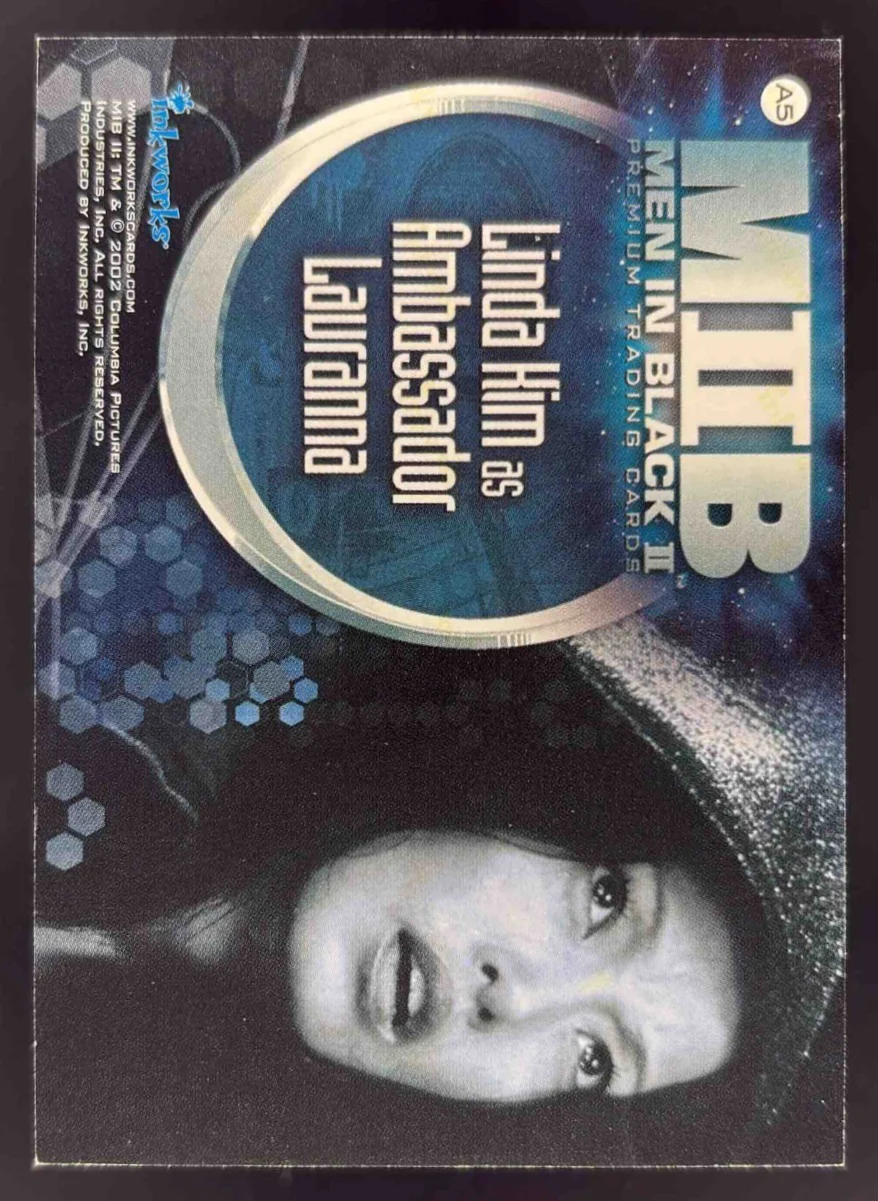 2002 Inkworks Men in Black II Linda Kim Ambassador Lauranna Auto - Image 2